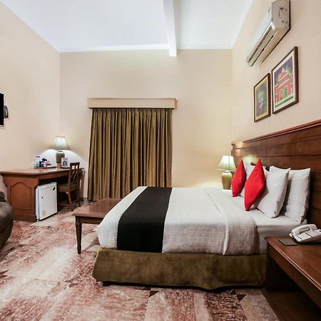 Capital O 10953 Dayal Lodge - A Boutique Hotel Agra  Exteriör bild