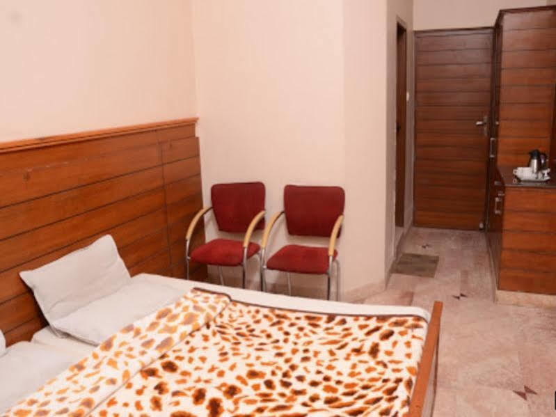 Capital O 10953 Dayal Lodge - A Boutique Hotel Agra  Exteriör bild