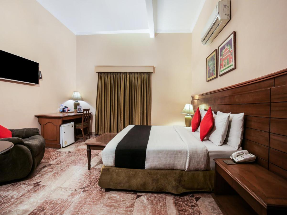 Capital O 10953 Dayal Lodge - A Boutique Hotel Agra  Exteriör bild