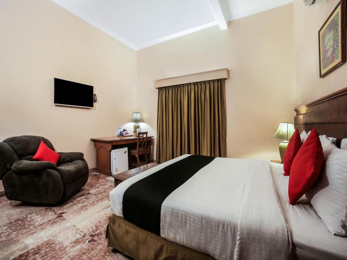 Capital O 10953 Dayal Lodge - A Boutique Hotel Agra  Exteriör bild