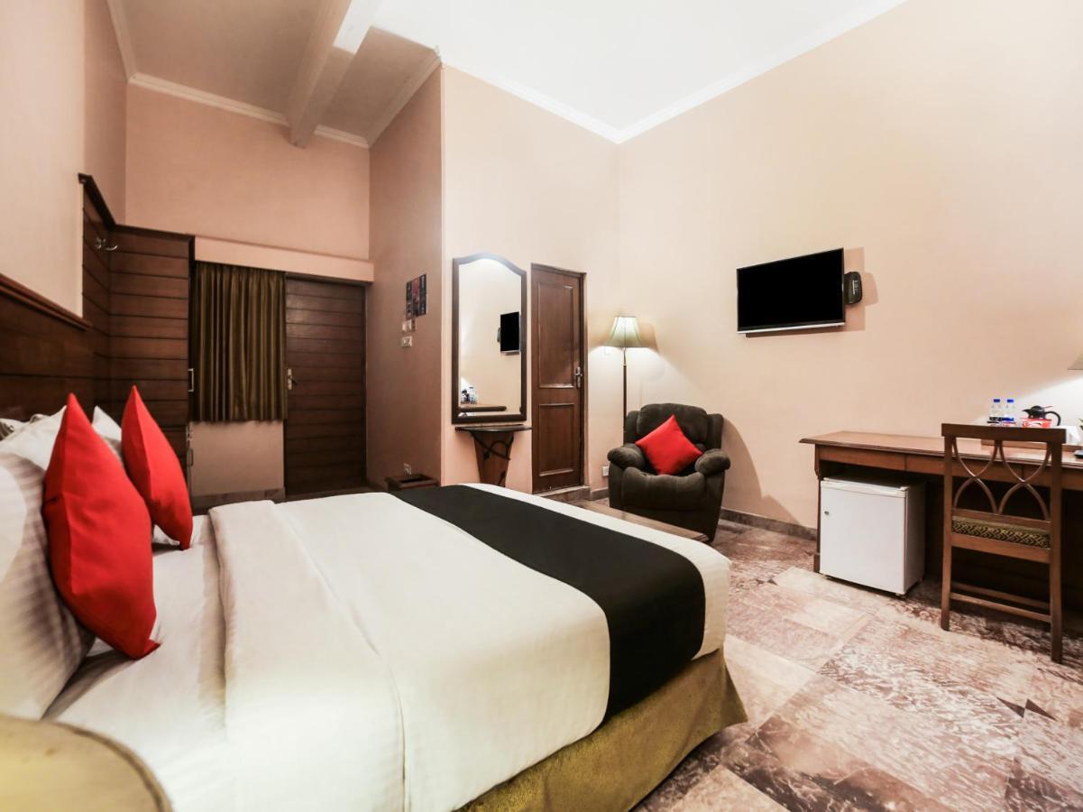 Capital O 10953 Dayal Lodge - A Boutique Hotel Agra  Exteriör bild